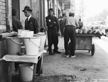 خاطرات علم: خیابان‌ها هنوز نشان‌دهنده یک اجتماع عقب‌مانده و غیرمتعادل است