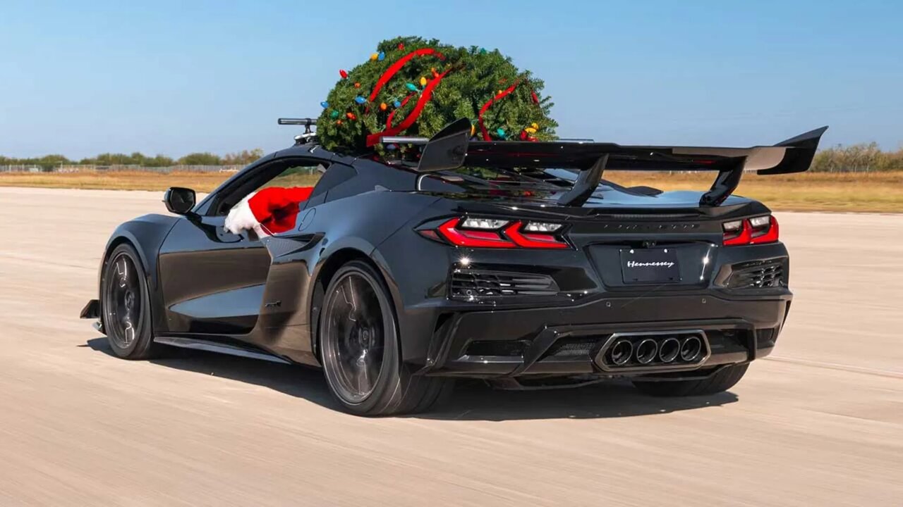 حمل درخت کریسمس با سرعت ۳۱۲ کیلومتر!