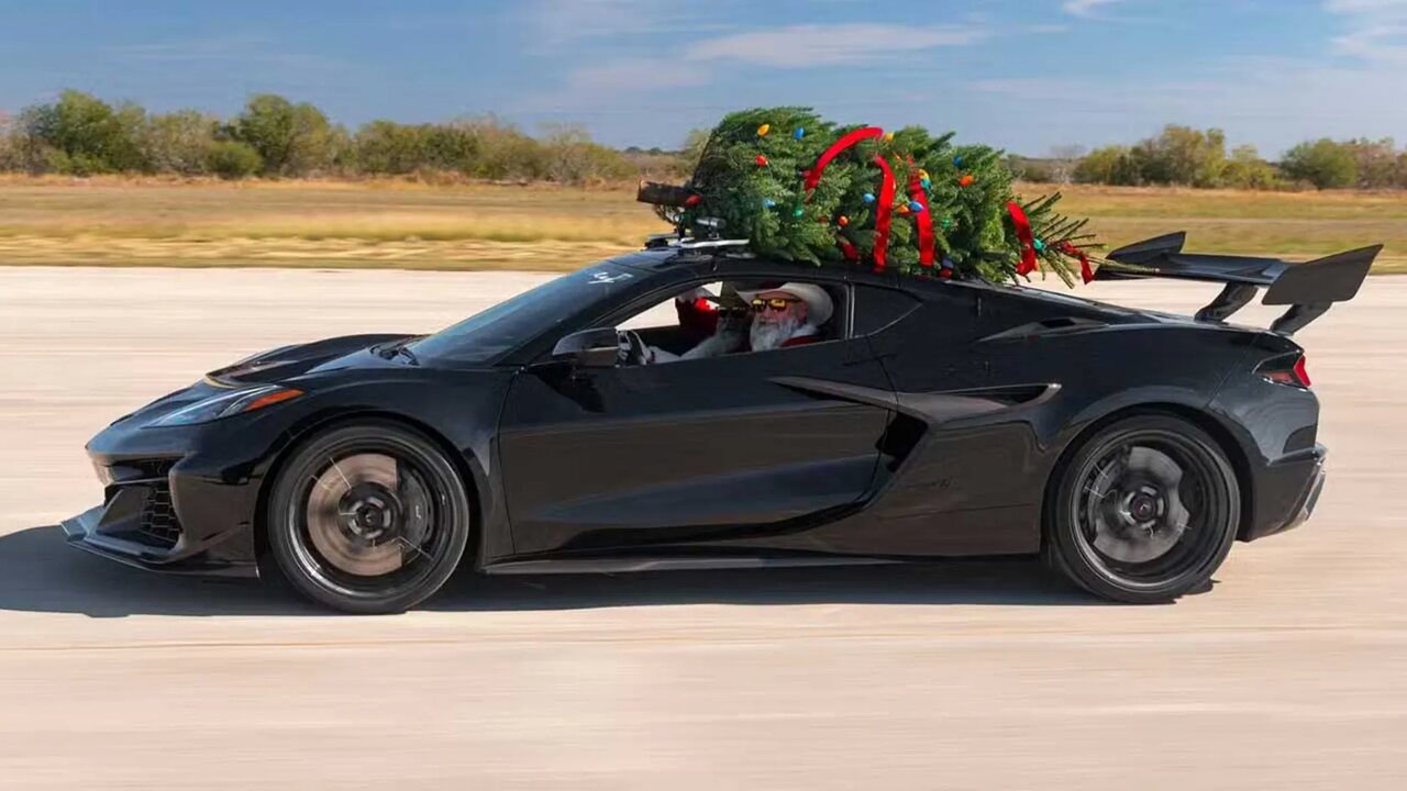 حمل درخت کریسمس با سرعت ۳۱۲ کیلومتر!