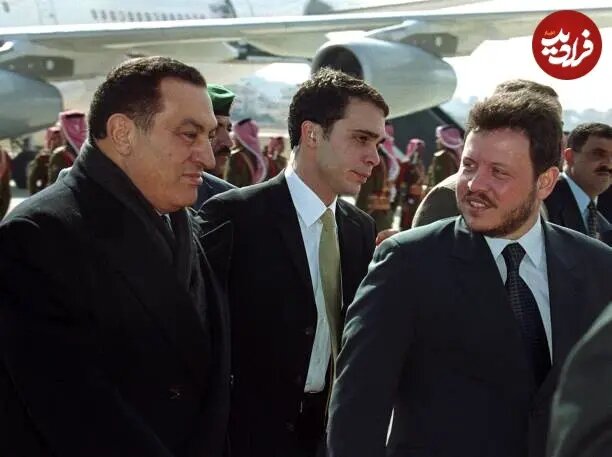 عکس/ ملک عبدالله دوم، پادشاه اردن در حال استقبال از حسنی مبارک؛ سال ۱۳۷۸