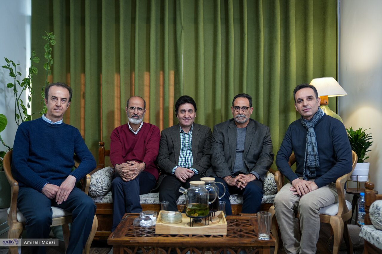 بازگشت به ریشه‌ها؛ بررسی اصالت هنر خوشنویسی ایرانی از صفویه تا امروز/نقد سیاست‌های آموزشی انجمن خوشنویسان و بازخوانی سیر تاریخی نستعلیق و شکسته‌نستعلق