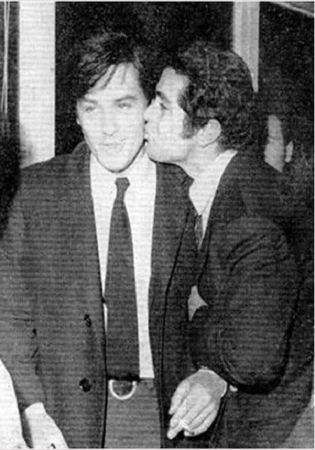 عکس | تصویر جنجالی؛ وثوق آلن دلون را بوسید؟