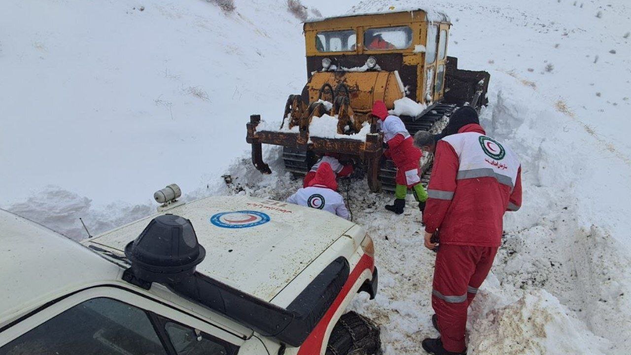 نجات معجزهآسای ۱۴ نفر از کولاک شدید سردشت