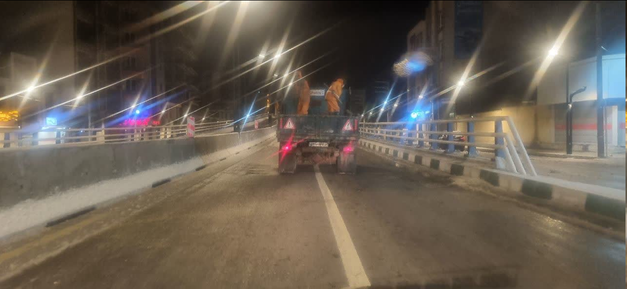 اجرای طرح زمستانه شن و نمک‌پاشی در معابر شهرکرد