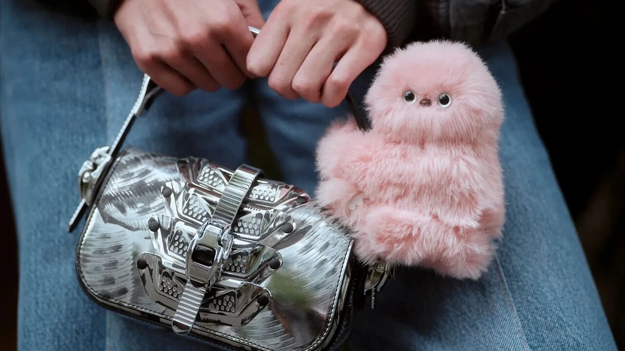 از ربات پشمالوی خجالتی تا  قاب گوشی که مثل پوست انسان آفتاب‌سوخته می‌شود/ عجیب‌ترین فناوری‌های سال ۲۰۲۵