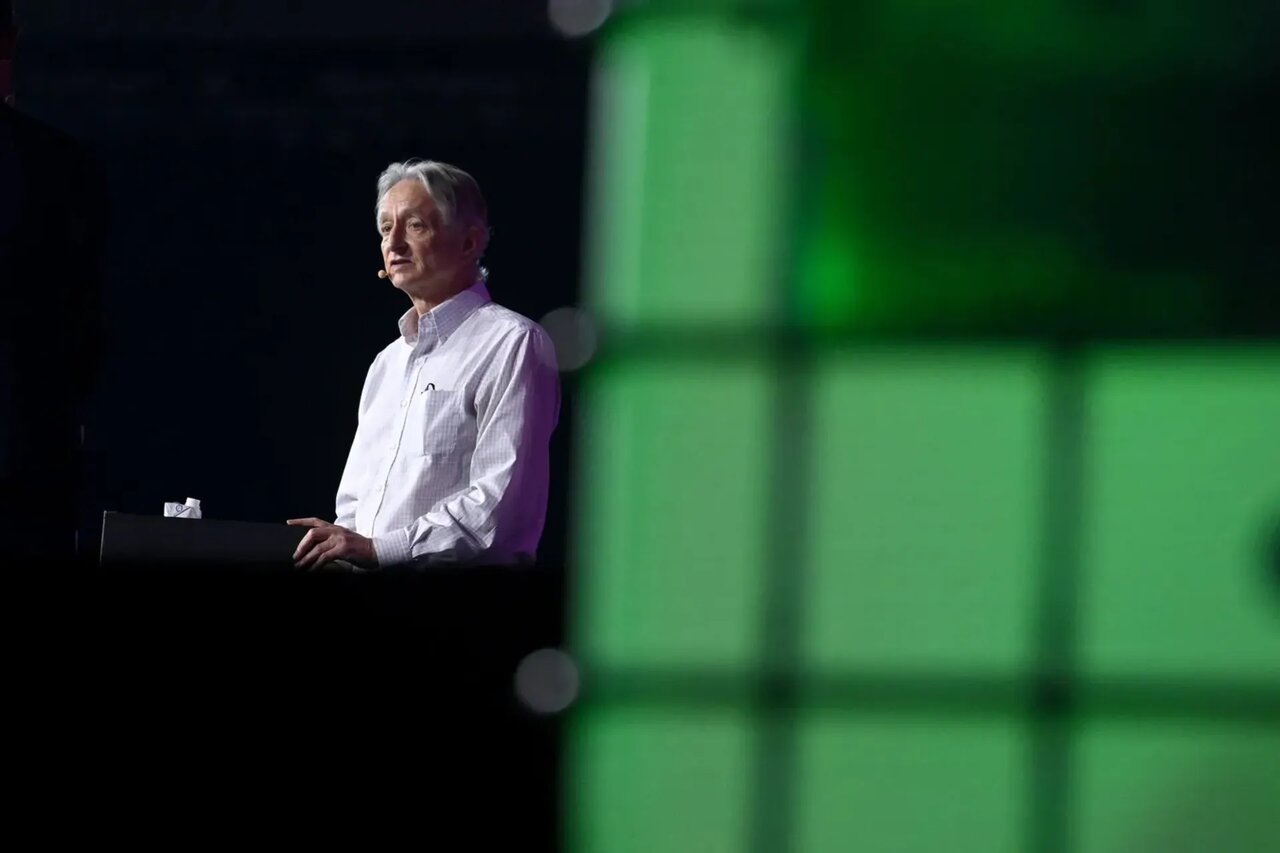 پدرخوانده هوش مصنوعی: موج جدید اخراج کارمندان در راه است