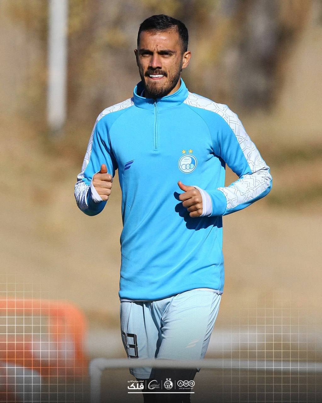 عکس | رامین رضاییان در تمرین استقلال استتار کرد