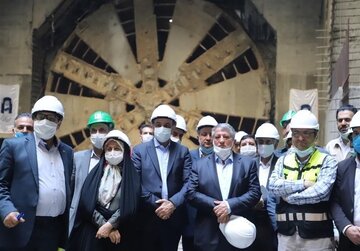 خاطرات هاشمی: محسن از دفتر رهبری در مورد ممانعت از بهره‌برداری از ایستگاه شهید همت مترو شکایت نمود