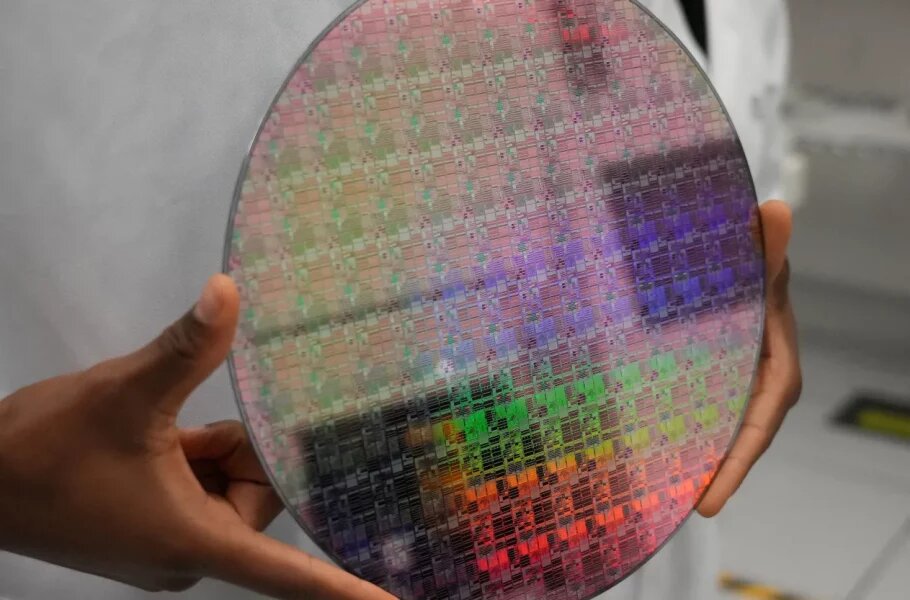 آمریکا وضع تعرفههای جدید علیه واردات نیمهرسانا از چین را به سال ۲۰۲۷ موکول کرد