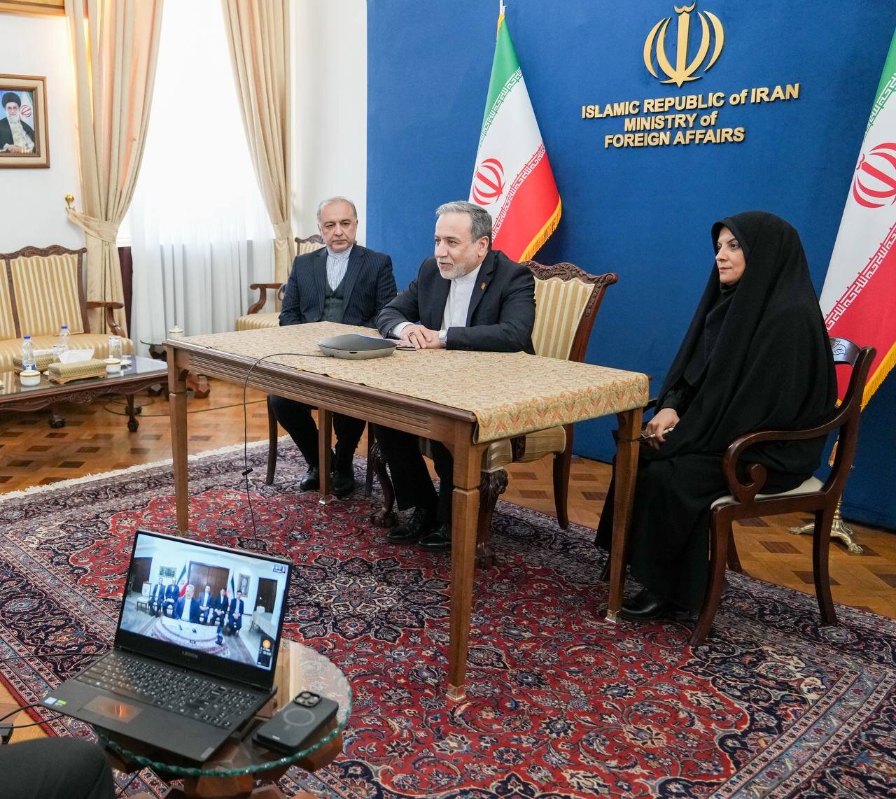 گفت‌وگوی عراقچی با کارکنان سفارت ایران در ونزوئلا