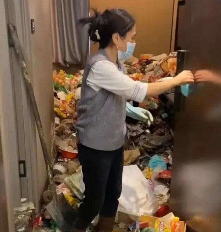 گیمر چینی اتاق هتلی را به ویرانه‌ای از زباله تبدیل کرد/ عکس