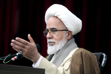 امام جمعه کرمانشاه: نقش برخی عوامل داخلی که معیشت مردم را تحت فشار قرار داده‌اند، روشن است / در فضای مجازی، دروغ به‌جای حقیقت القا می‌شود