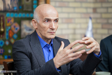 فراستخواه، گزینش و بازتولید شبکه های خشم/ امکان های حل مسالمت آمیز را تخریب کردیم / در دو دهه، ایران جزو ۱۰ کشور اول دارای تجربه های عاطفی منفی