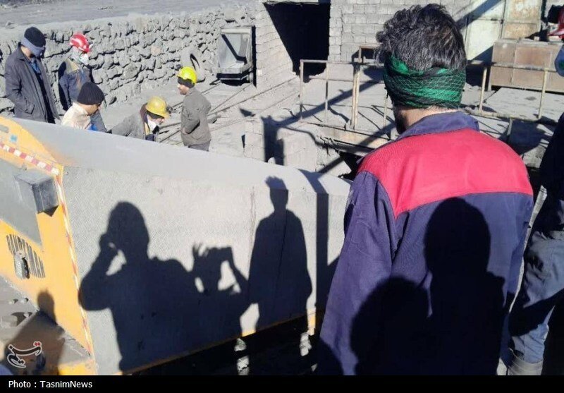 محبوس شدن ۲۴ کارگر در پی ریزش معدن/ جزئیات