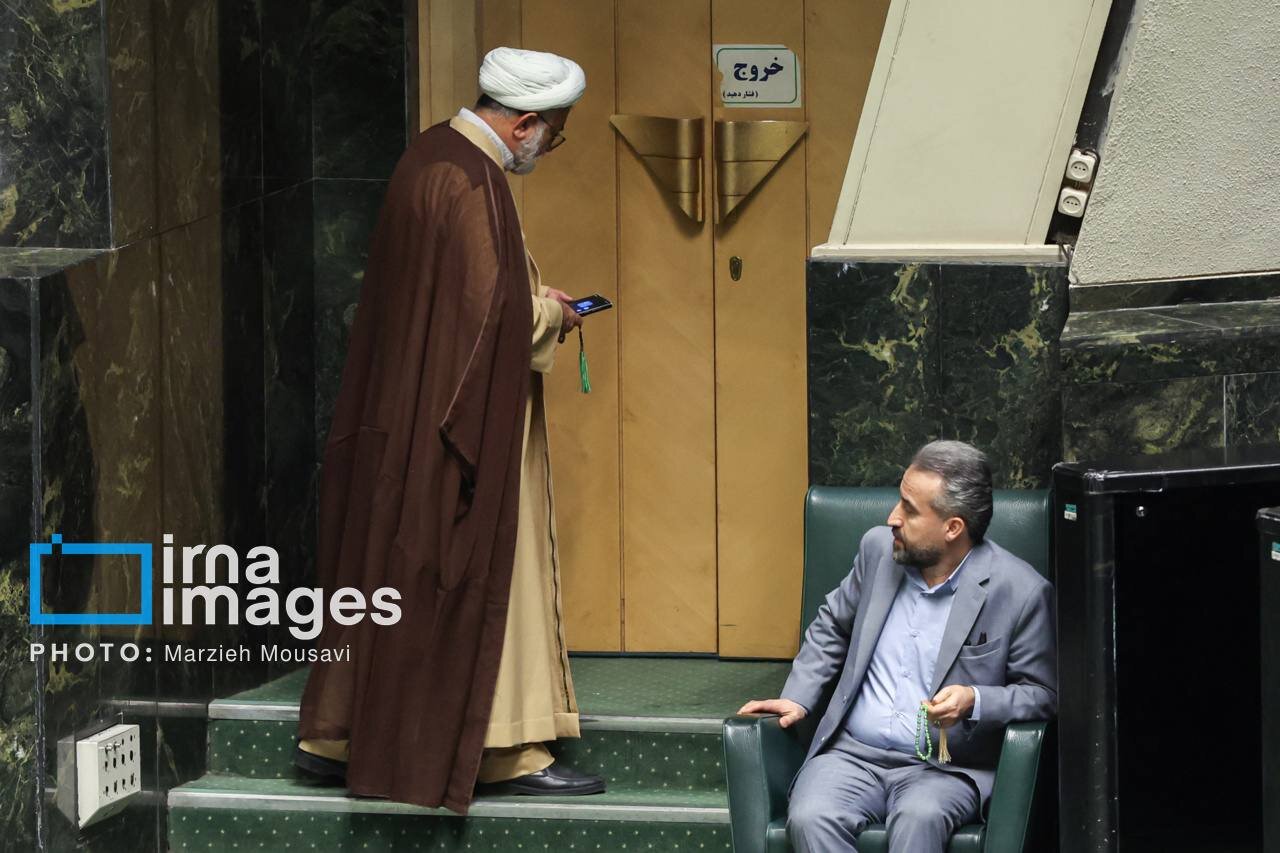 روز گوشیبازی در صحن مجلس/ عکاسی نمایندگان در جلسه علنی