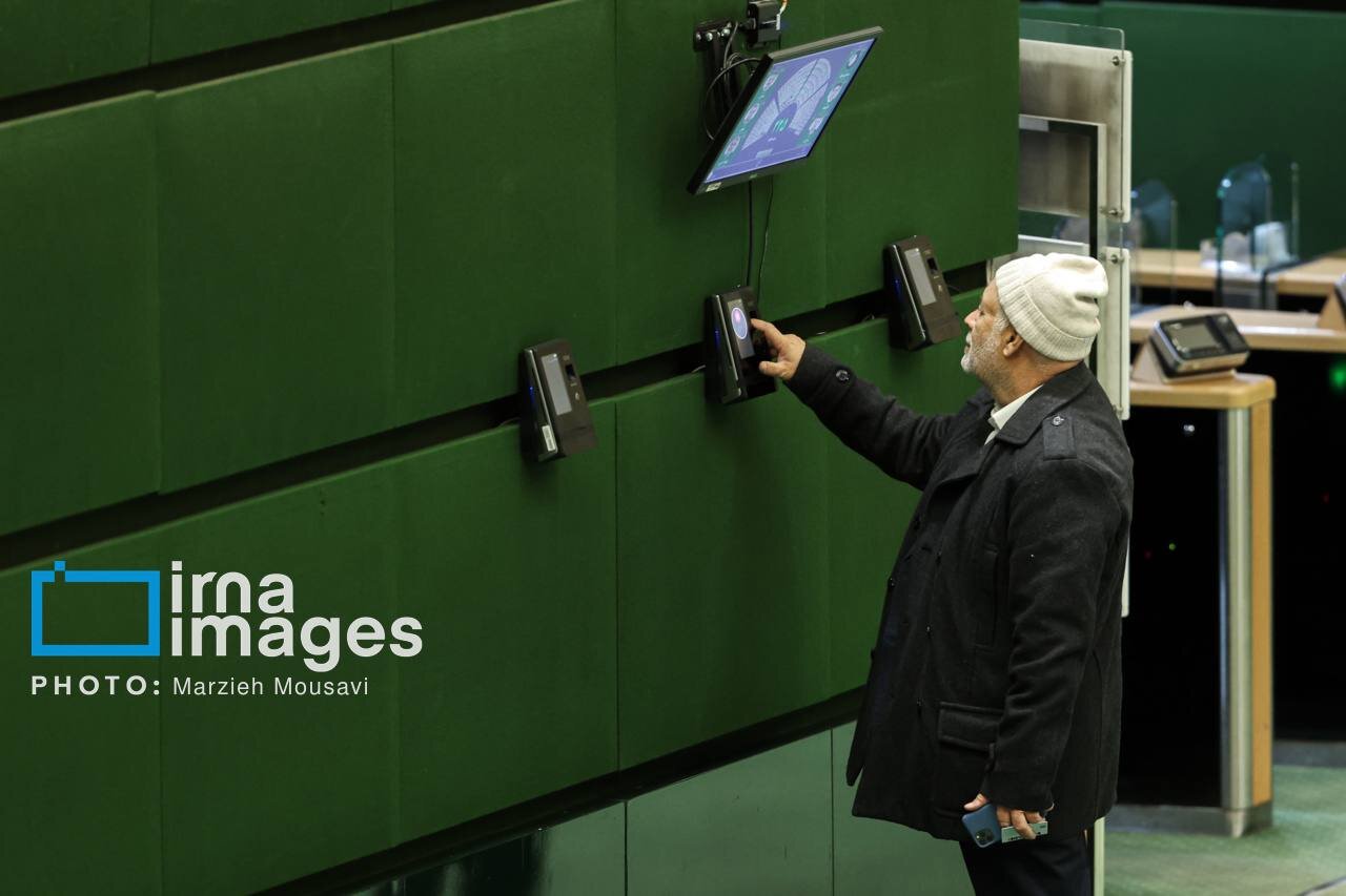 روز گوشیبازی در صحن مجلس/ عکاسی نمایندگان در جلسه علنی