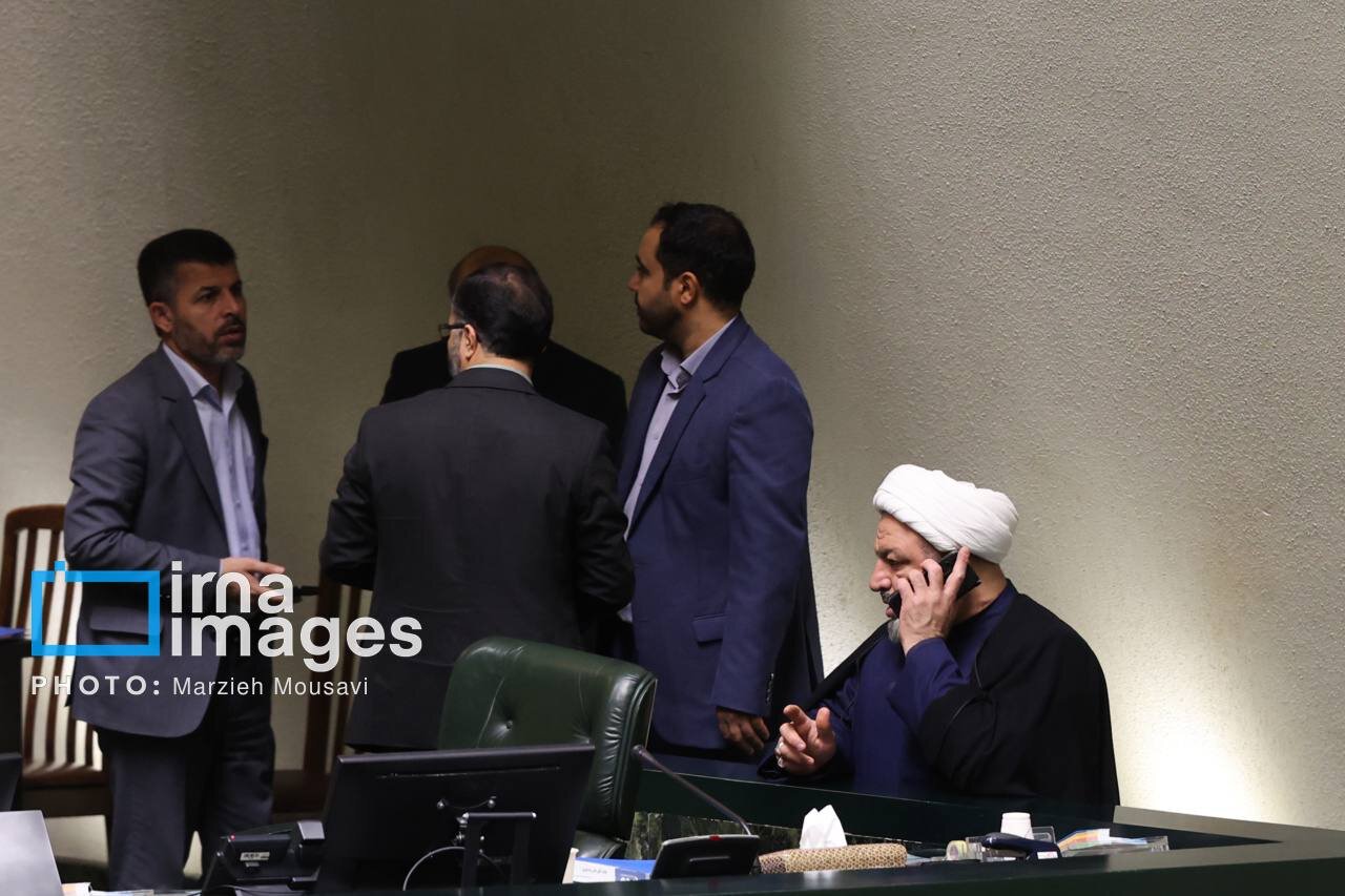 روز گوشیبازی در صحن مجلس/ عکاسی نمایندگان در جلسه علنی