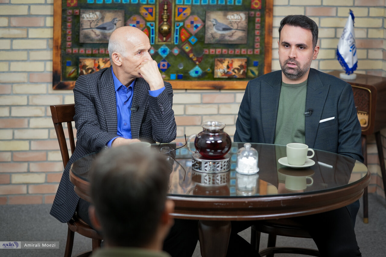 ۸میلیون راننده اینترنتی؛ این بود سرنوشت طبقه متوسط؟/ فراستخواه:حکمرانی خوب در ایران شکل نگرفته و عقلانیت کنار رفته است/ فرزانه:ستون فقرات جامعه شکسته