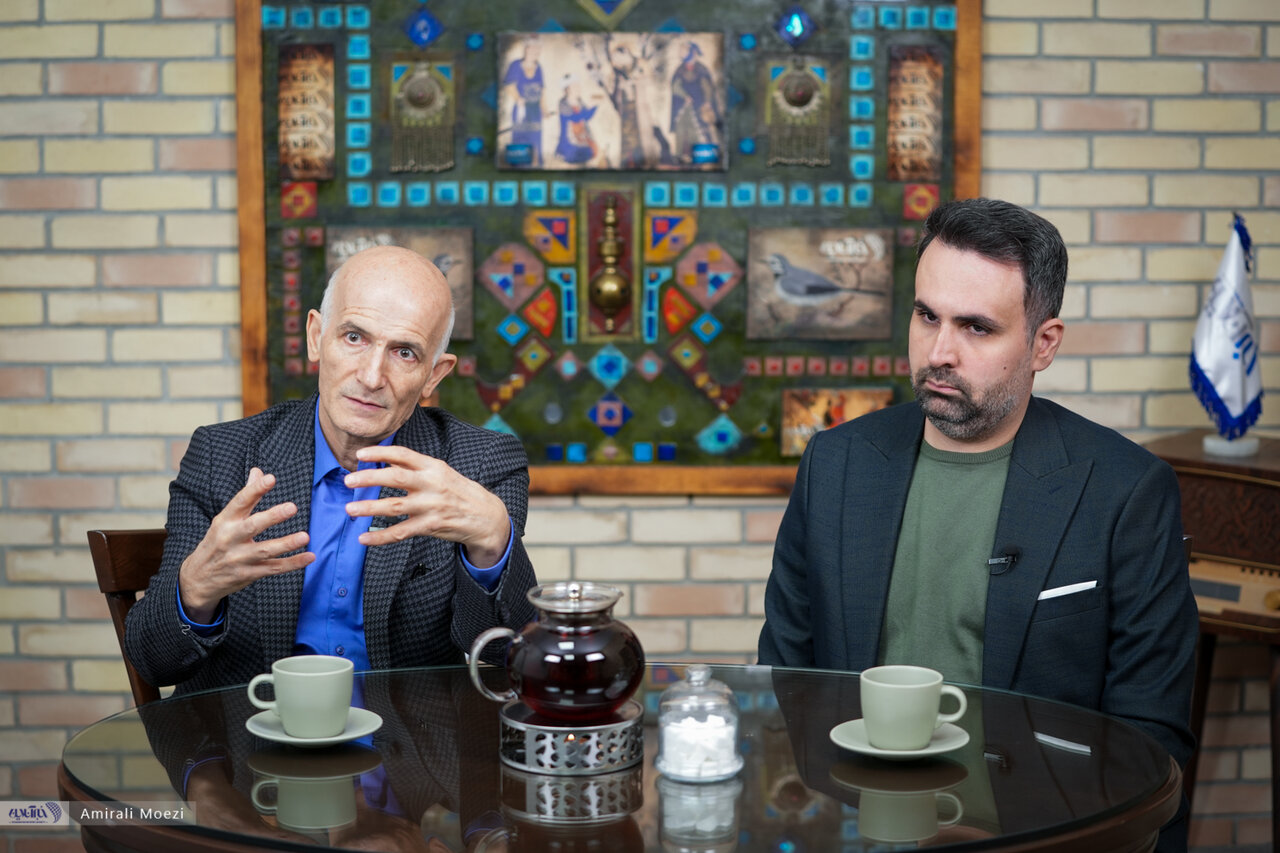 ۸میلیون راننده اینترنتی؛ این بود سرنوشت طبقه متوسط؟/ فراستخواه:حکمرانی خوب در ایران شکل نگرفته و عقلانیت کنار رفته است/ فرزانه:ستون فقرات جامعه شکسته