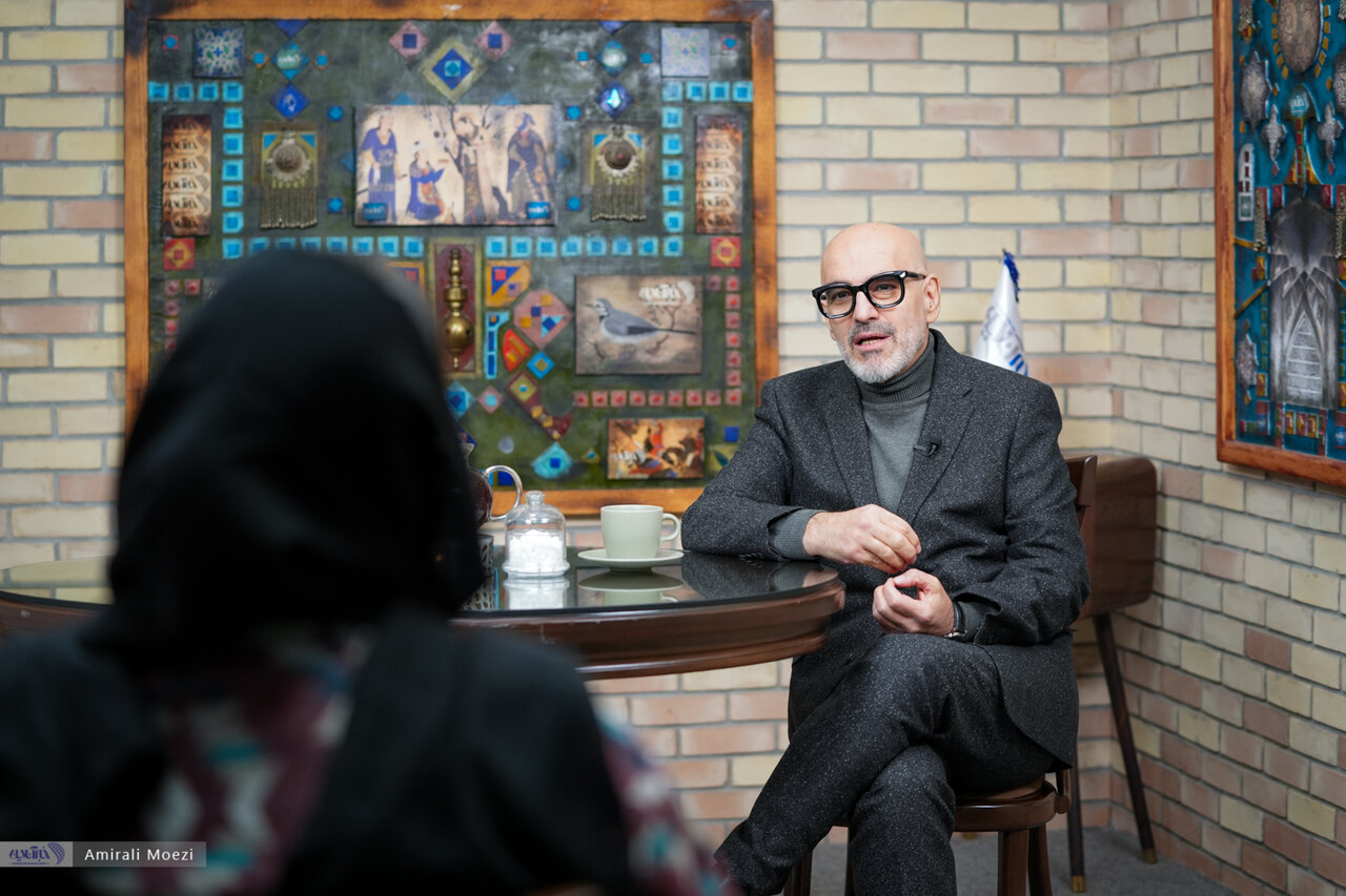 از سختی‌های نشان دادن زندگی شاعرانه فروغ فرخزاد تا مستند کردن زیبایی جهان/ رامین حیدری فاروقی: سانسور حاصل ترس از خود است و هراس از احتمال آشکارگی