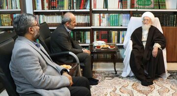 قدردانی آیت الله نوری همدانی از عملکرد صدا و سیما / مردم از گرانی و سختی معیشت به ستوه آمده‌اند / کاهش ارزش پول ملی کمر مردم را خم کرده است