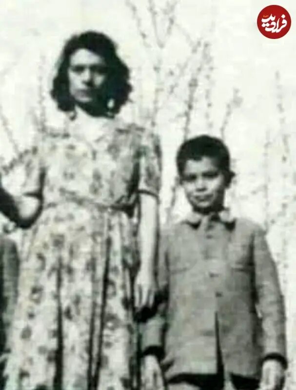 عکس/ بهروز وثوقی در ۷ سالگی در کنار مادرش؛ دهه ۱۳۲۰