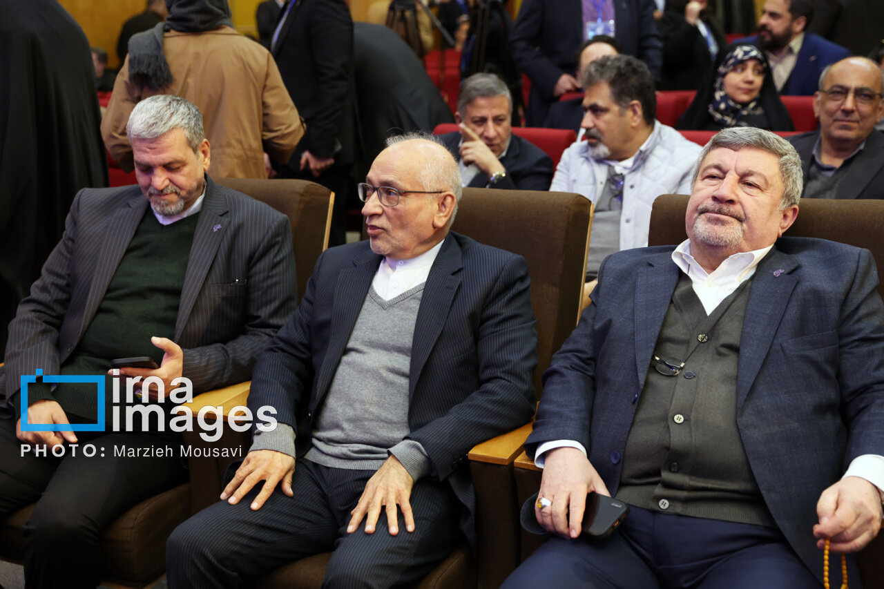 عکسی متفاوت از ظریف در کنار بهزاد نبوی/ آخوندی و مرعشی هم بودند