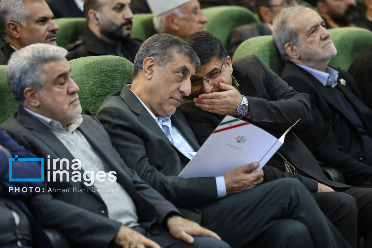 زبان بدن رئیس‌جمهور خبرساز شد+ تصاویر