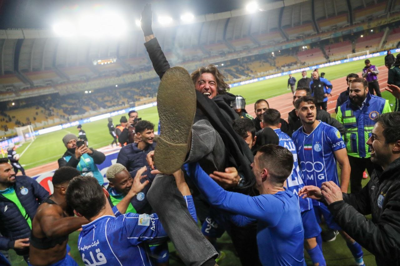 عکس| پرواز قهرمانانه ساپینتو در اصفهان