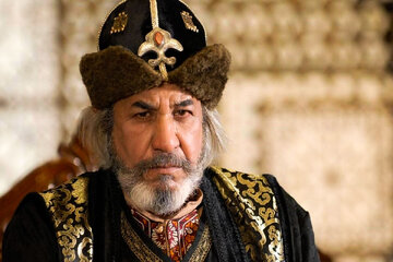 محمد فیلی: قهر مخاطبان با تلویزیون / ارتقای کیفیت سریال‌ها مهمتر از افزایش تعداد آثار است