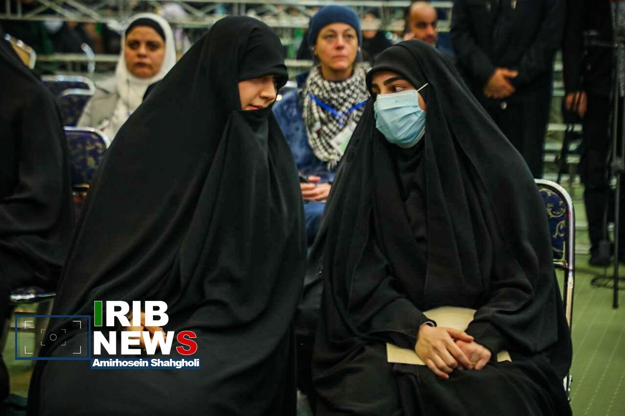 مراسم بزرگداشت سردار سلیمانی؛ از حضور پزشکیان و محسنی اژه ای تا حجاب متفاوت یک خانم در مراسم + تصاویر