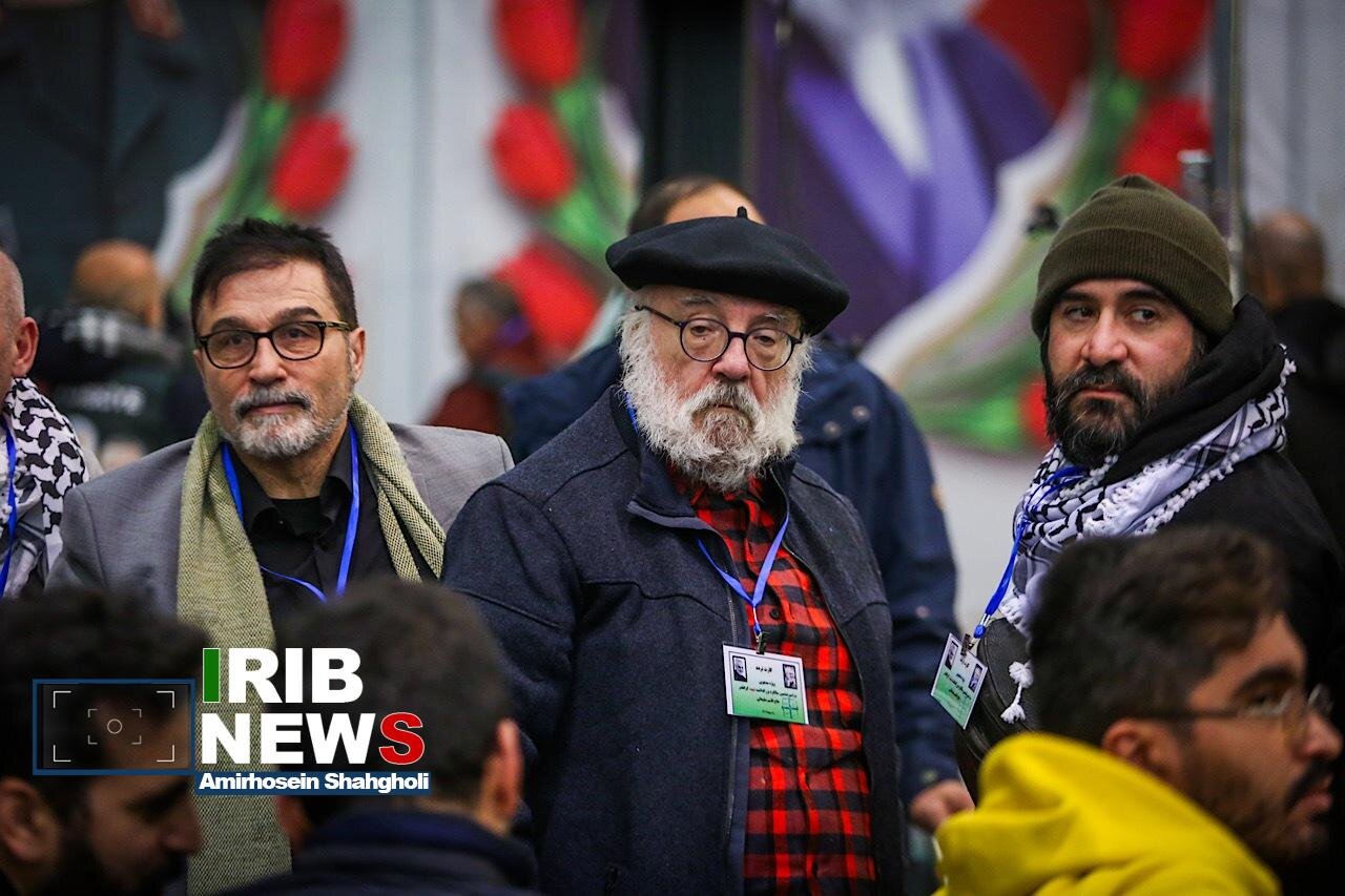 مراسم بزرگداشت سردار سلیمانی؛ از حضور پزشکیان و محسنی اژه ای تا حجاب متفاوت یک خانم در مراسم + تصاویر