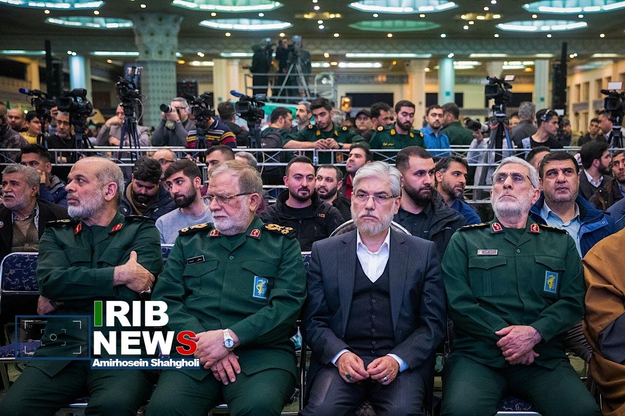 مراسم بزرگداشت سردار سلیمانی؛ از حضور پزشکیان و محسنی اژه ای تا حجاب متفاوت یک خانم در مراسم + تصاویر