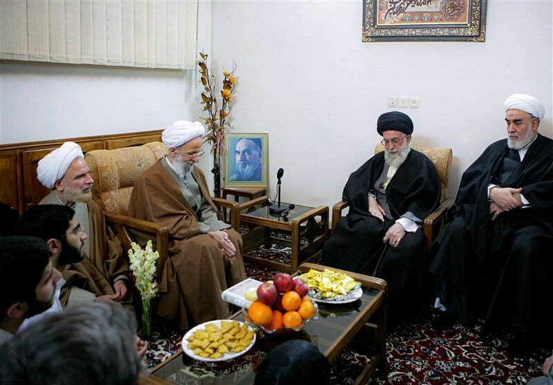 نظر رهبر انقلاب درباره علت تبلیغات دشمن علیه مصباح یزدی / آیت الله خامنه ای با چه مصادیقی مصباح یزدی را توصیف کردند؟ 3