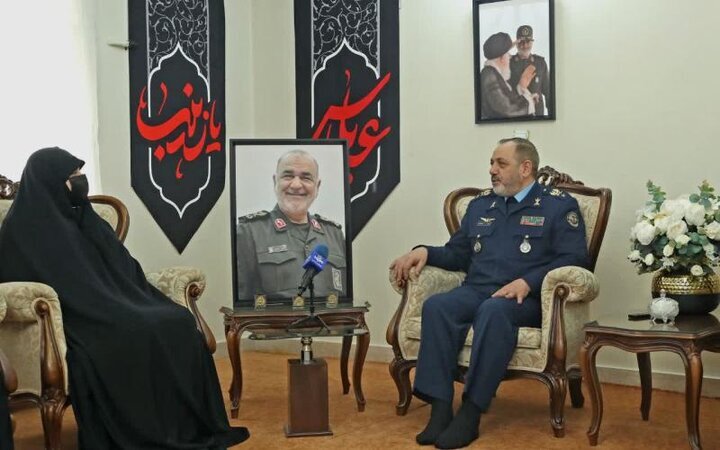 عزیز نصیرزاده با خانواده شهید سلامی دیدار کرد / وزیر دفاع: توان موشکی ایران نه با جنگ نابود می شود و نه با مذاکره 2