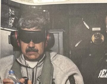 ترامپ تصویری از مادورو در حال انتقال به آمریکا را منتشر کرد