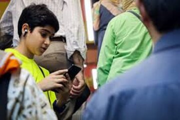 بی‌قراری در عصر نوتیفیکیشن‌ها؛ چرا نوجوان امروز آرام نمی‌گیرد؟