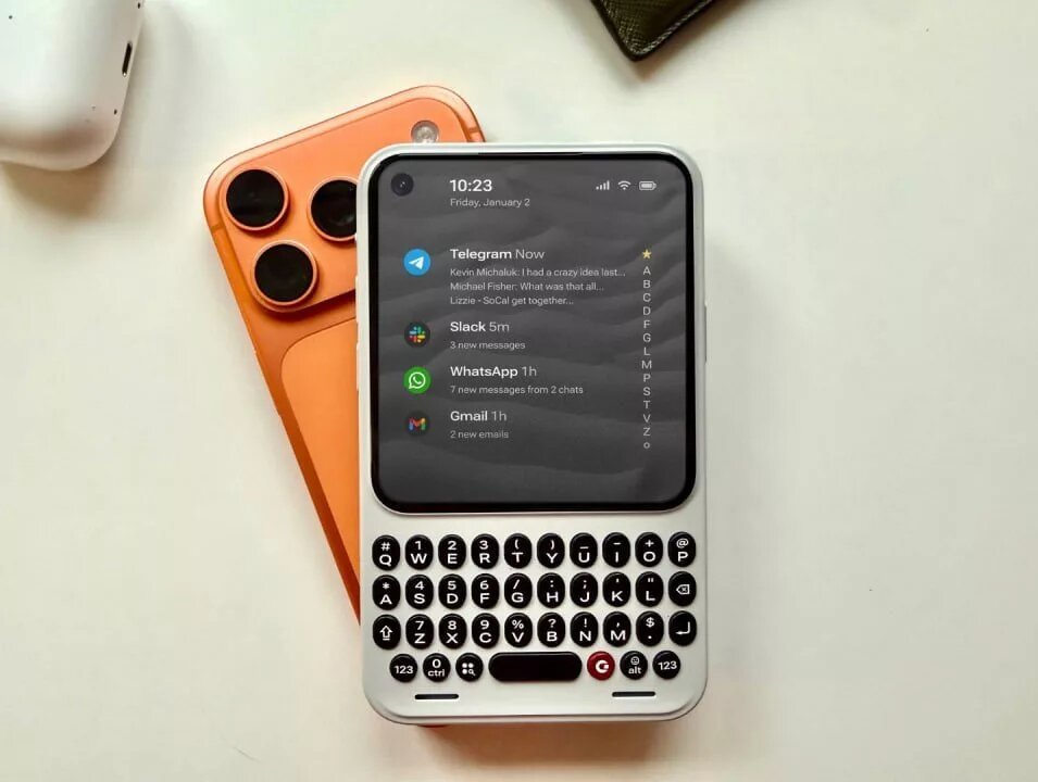 آخرین تلاشها برای احیای بلکبری/ Clicks Communicator با کیبورد فیزیکی معرفی شد