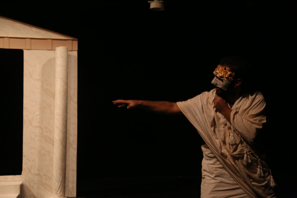 کارگردانی که تبدیل به دلقک شد؛ گفتند از پس اجرای این نمایش برنمیآیی!