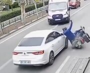 ببینید | ثوابی که کباب شد؛ موتورسوار به آمبولانس راه داد اما...