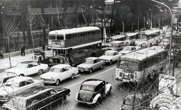 هشدار یک بازرگان در آبان ۴۰؛  عدم ثبات وضع اقتصادی و مقررات خلق‌الساعه مردم را از هستی ساقط کرده