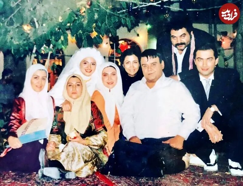 &nbsp;گلاره عباسی ۲۶ ساله در کنار پارسا پیروزفر در پشت‌ صحنه «در چشم باد»/ عکس&nbsp;