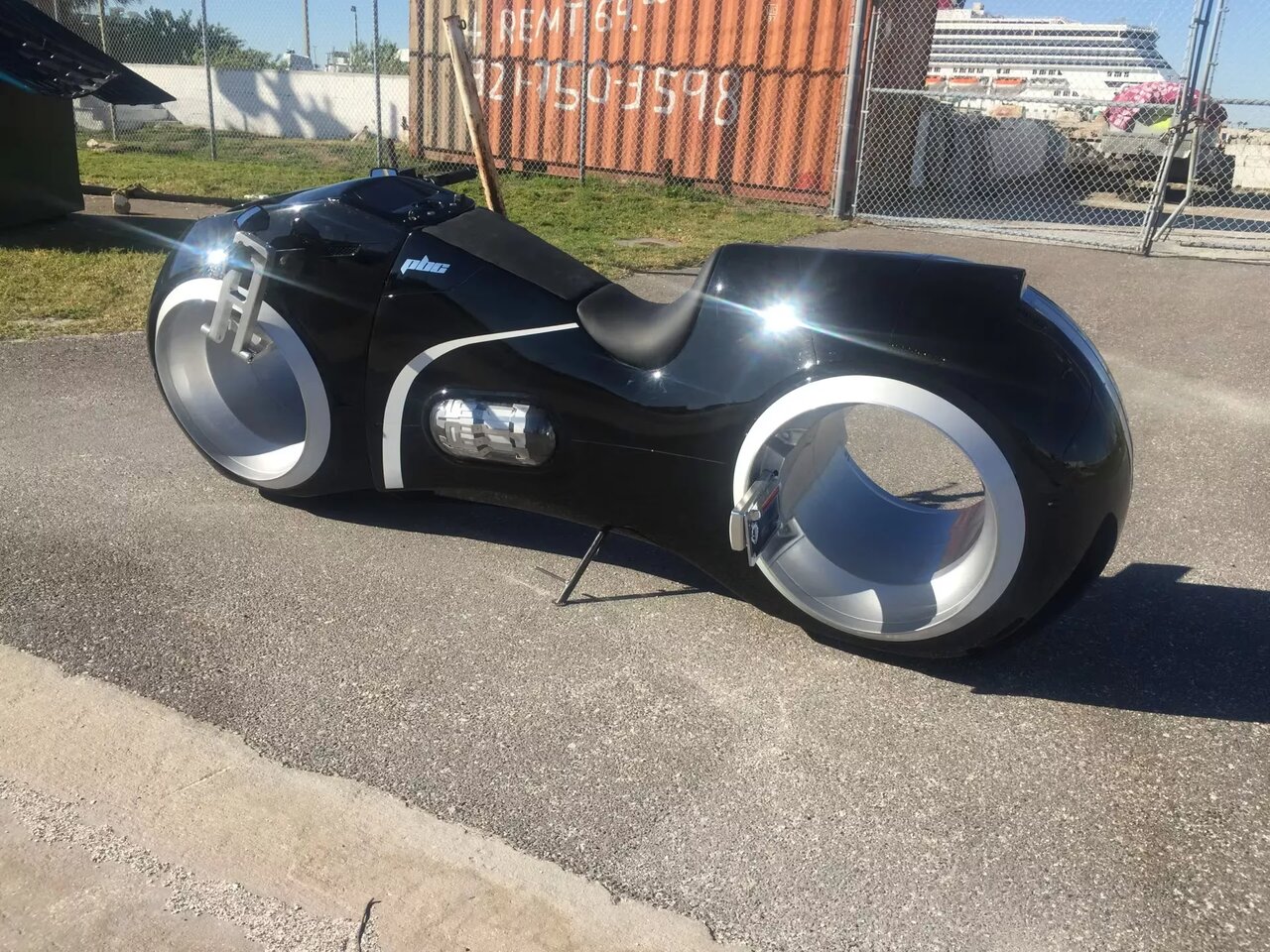 موتورسیکلت تخیلی به فروش میرسد