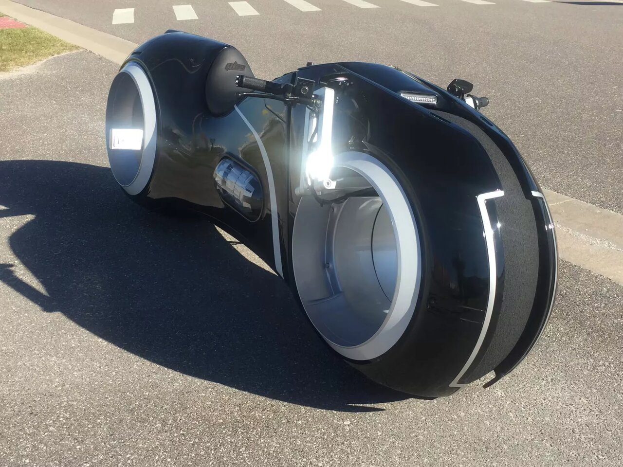 موتورسیکلت تخیلی به فروش می‌رسد