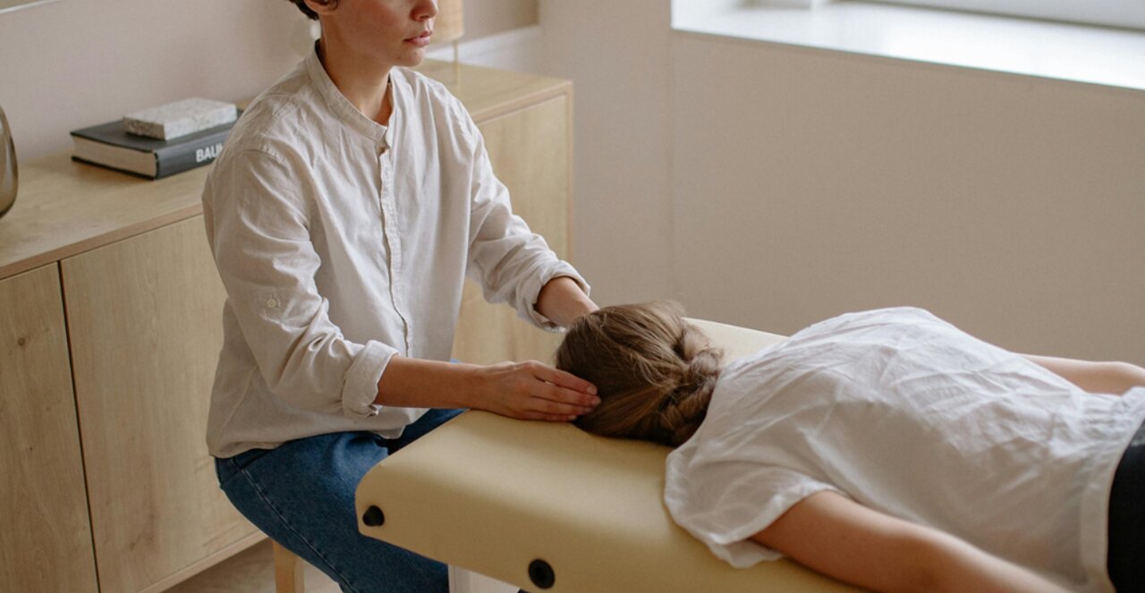 تراکشن؛ درمان قدیمی با چهره‌ای تازه/ «کشیدن» ستون فقرات؛ واقعیت یا توهم درمانی؟/ آیا تراکشن واقعاً درد کمر را کاهش می‌دهد؟