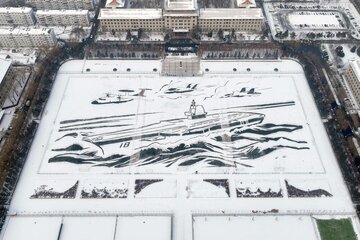 تبدیل ناو هواپیمابر به یک اثر هنری غول‌آسا / عکس