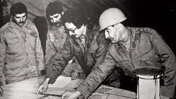 بنی‌صدر از پشت بی‌سیم گفت: «من به‌ عنوان فرمانده کل قوا، به تو دستور می‌دهم عقب‌نشینی کن!»