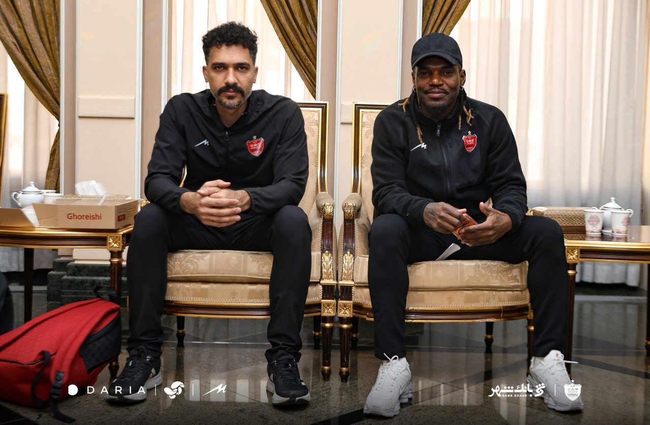 عکس| ستاره جنجالی با پرسپولیس به قطر رفت