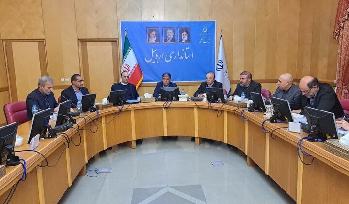 استاندار اردبیل: نظارت بر توزیع کالاهای اساسی و کنترل بازار تشدید می‌شود