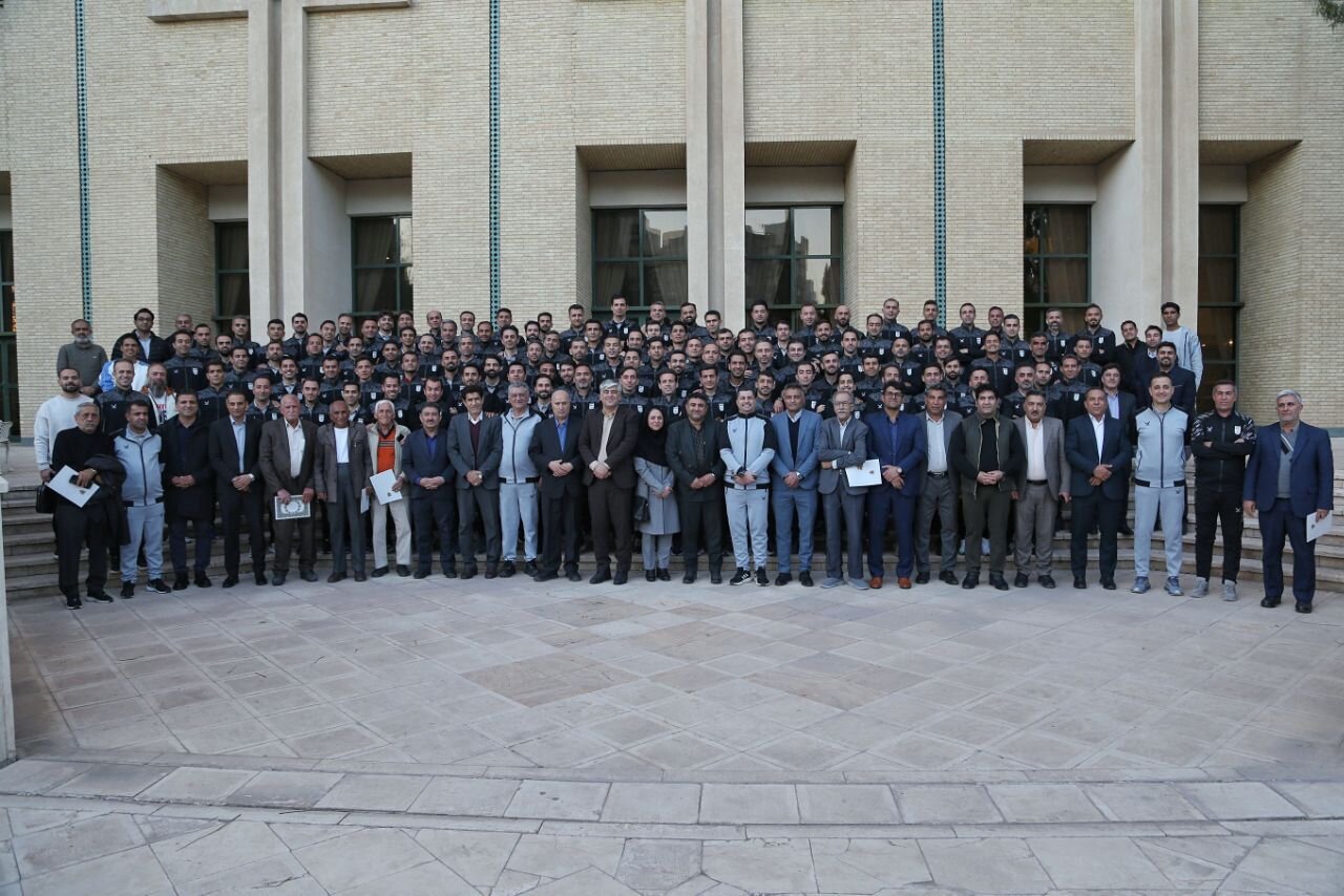 آغاز رسمی سمینار دانش افزایی داوران و کمک داوران لیگ برتر فوتبال در کرمان